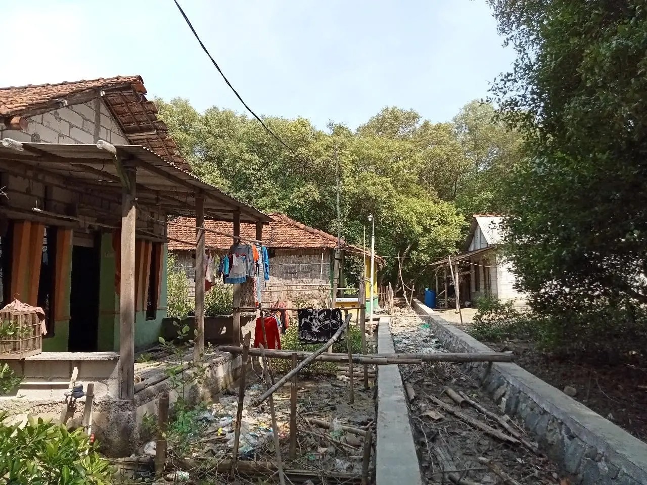 The atmosphere of Tampakpolo Hamlet, Purworejo Village,