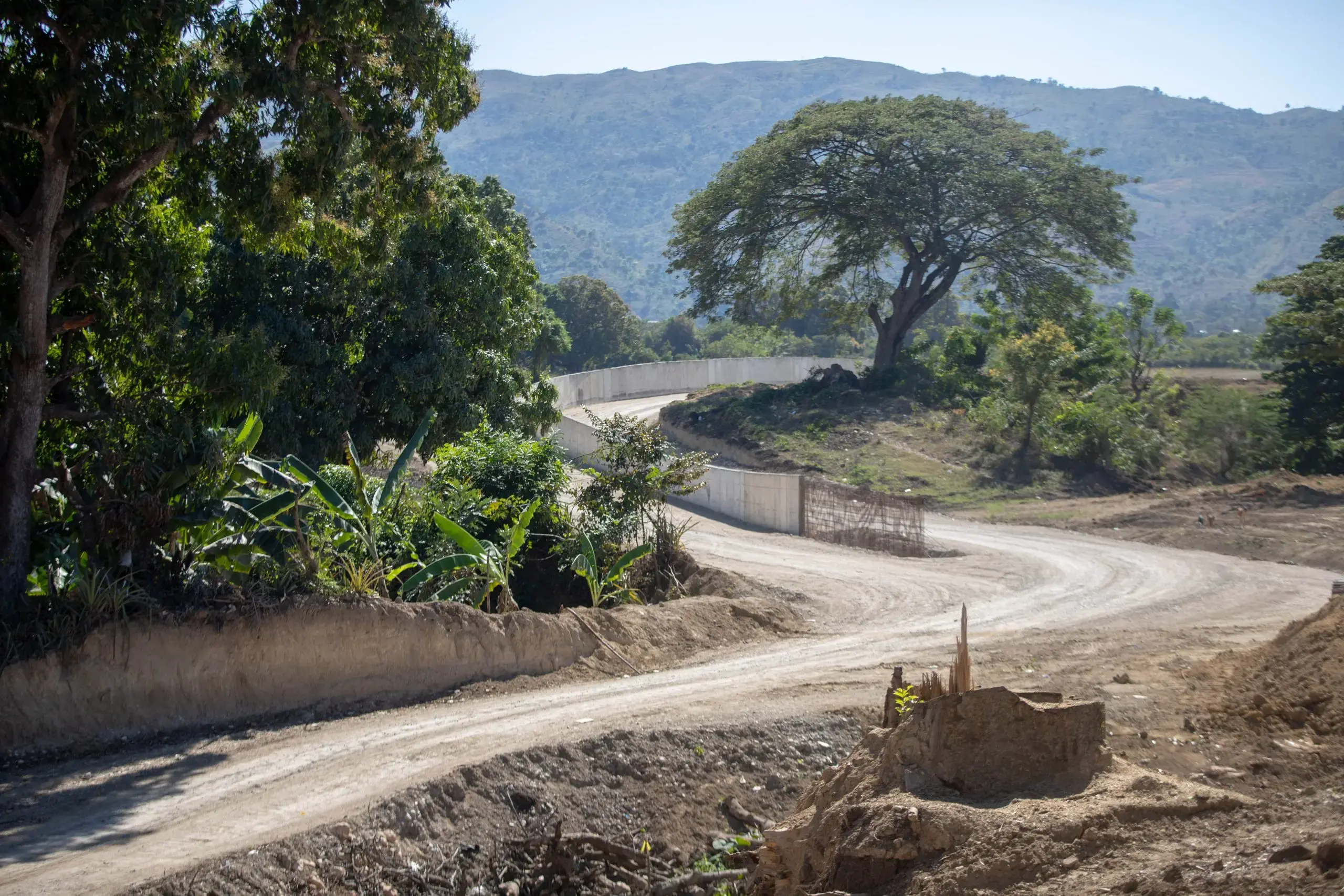 Dominican Republic border wall promotes political division