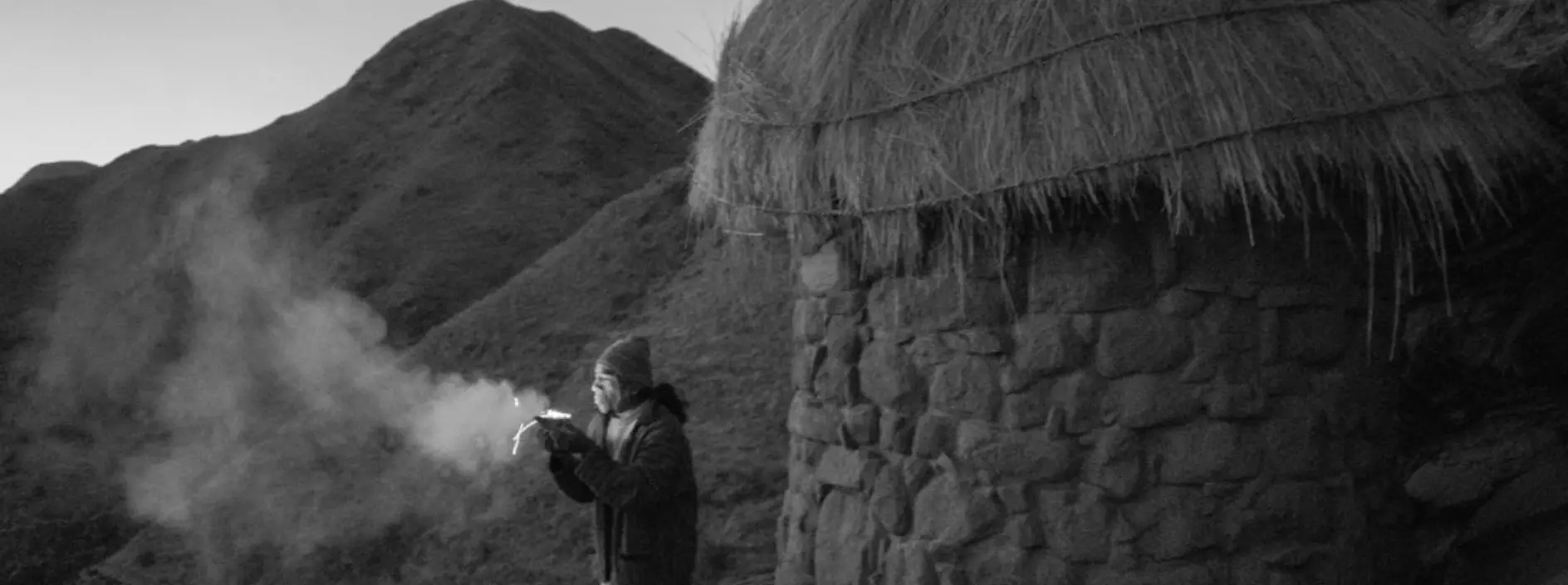 Mario Quispe burns palo santo to purify the contour of the qolca.
