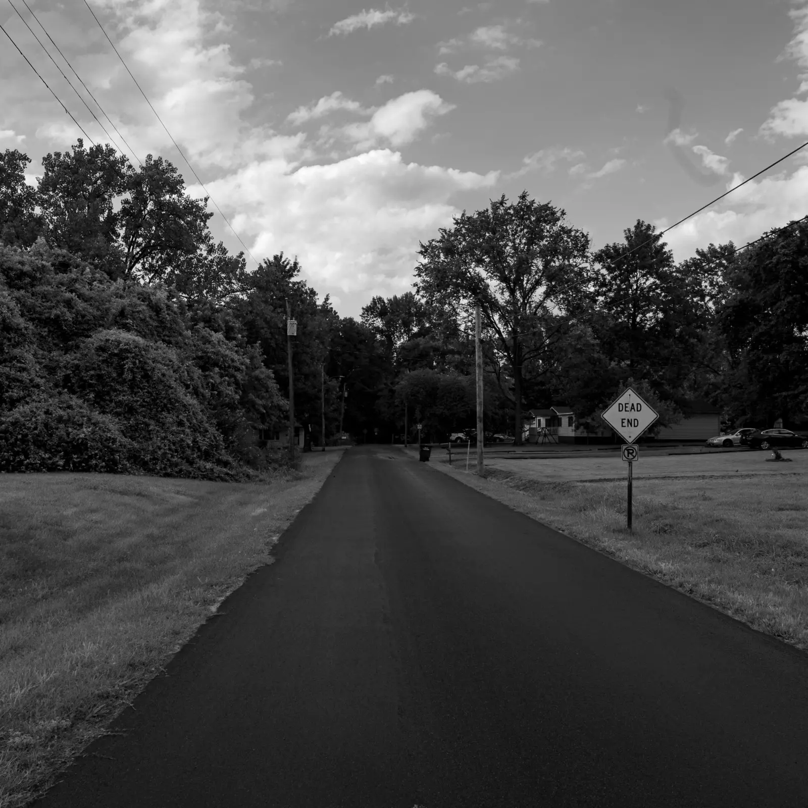 road with 'dead end' sign