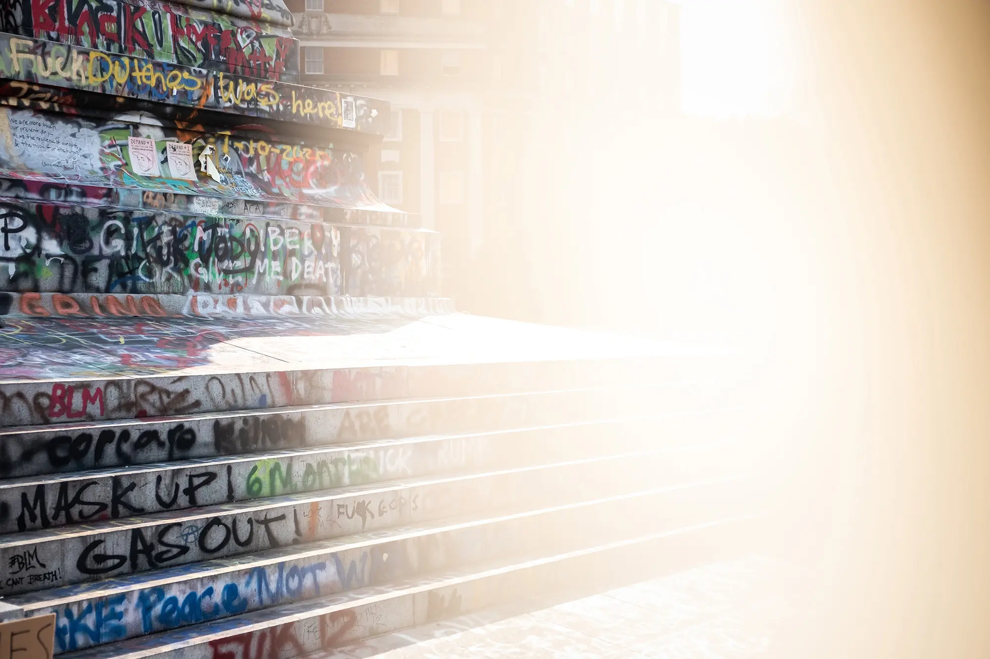 The steps at the Robert E. Lee monument. The right side of the image is blurred out by a bright light.