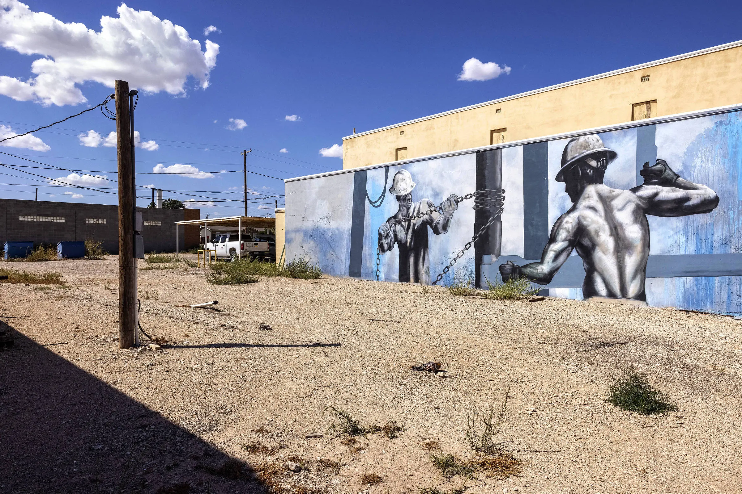 Mural in the city of Rankin, Texas, that references the oil industry.