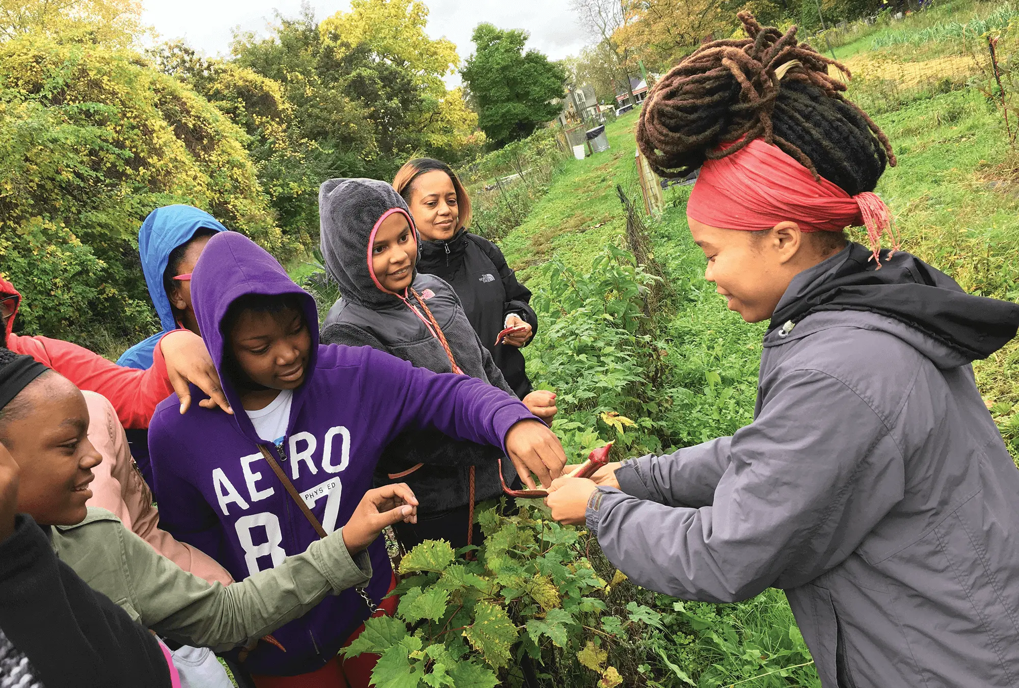kids work at community garden