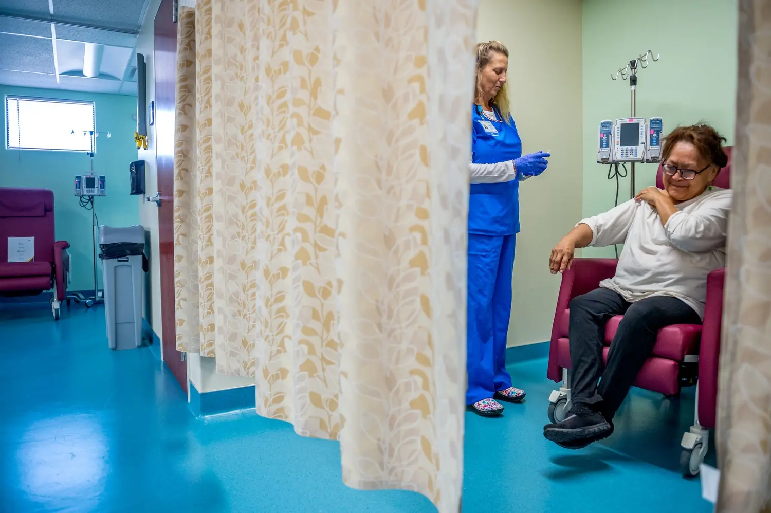 Betty Dailey receives treatment for immune thrombocytopenia from nurse Sheri Palomba at the Specialty Care Center at the Tuba City Regional Health Care Corporation. Image by Mary F. Calvert. United States, 2020.