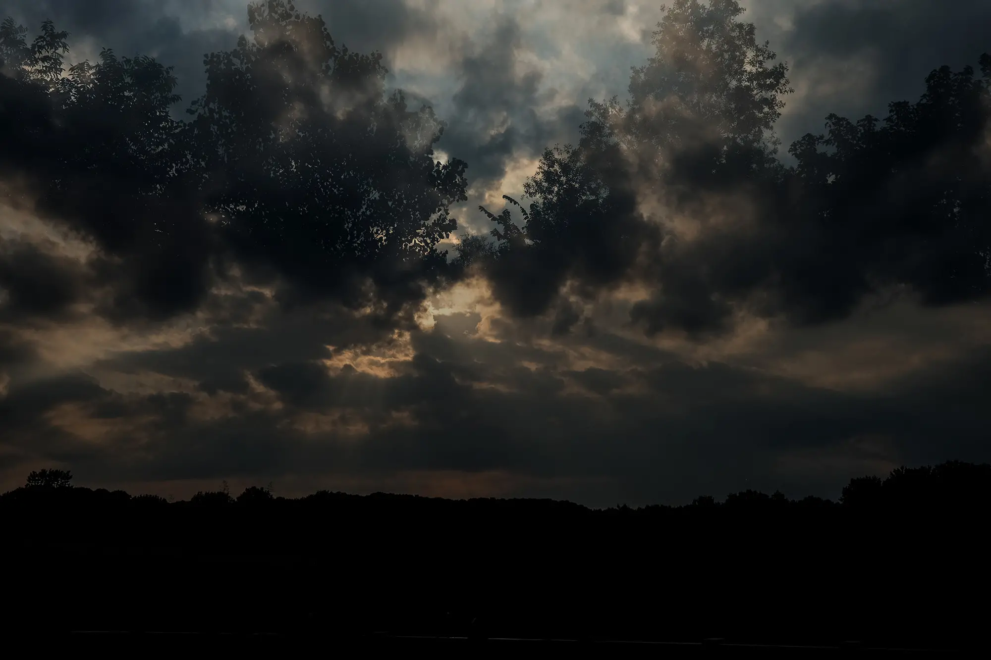 Image of clouds in the sky.