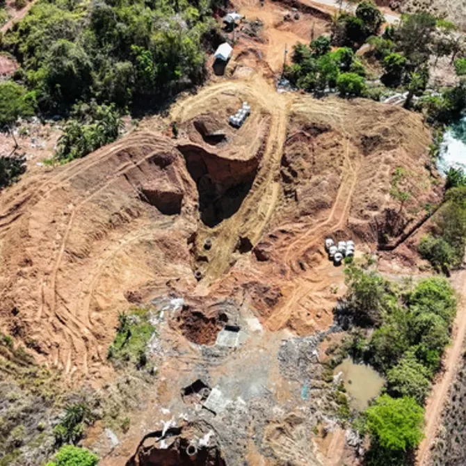 Área de exploração ilegal de cobre na região de Carajás, Sudeste do Pará. Imagem por Cícero Pedrosa/Repórter Brasil.