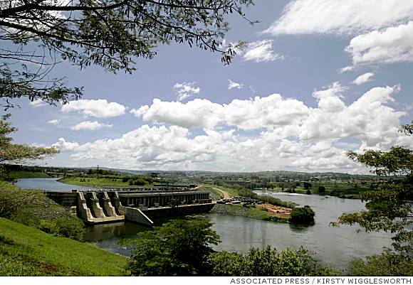Some outside environmental groups join residents in blaming much of Lake Victoria's troubles on dams. (AP/Wigglesworth)