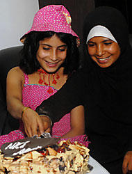 Image by Ginny Hill. Yemen 2008. Media file: yemen-women.jpg